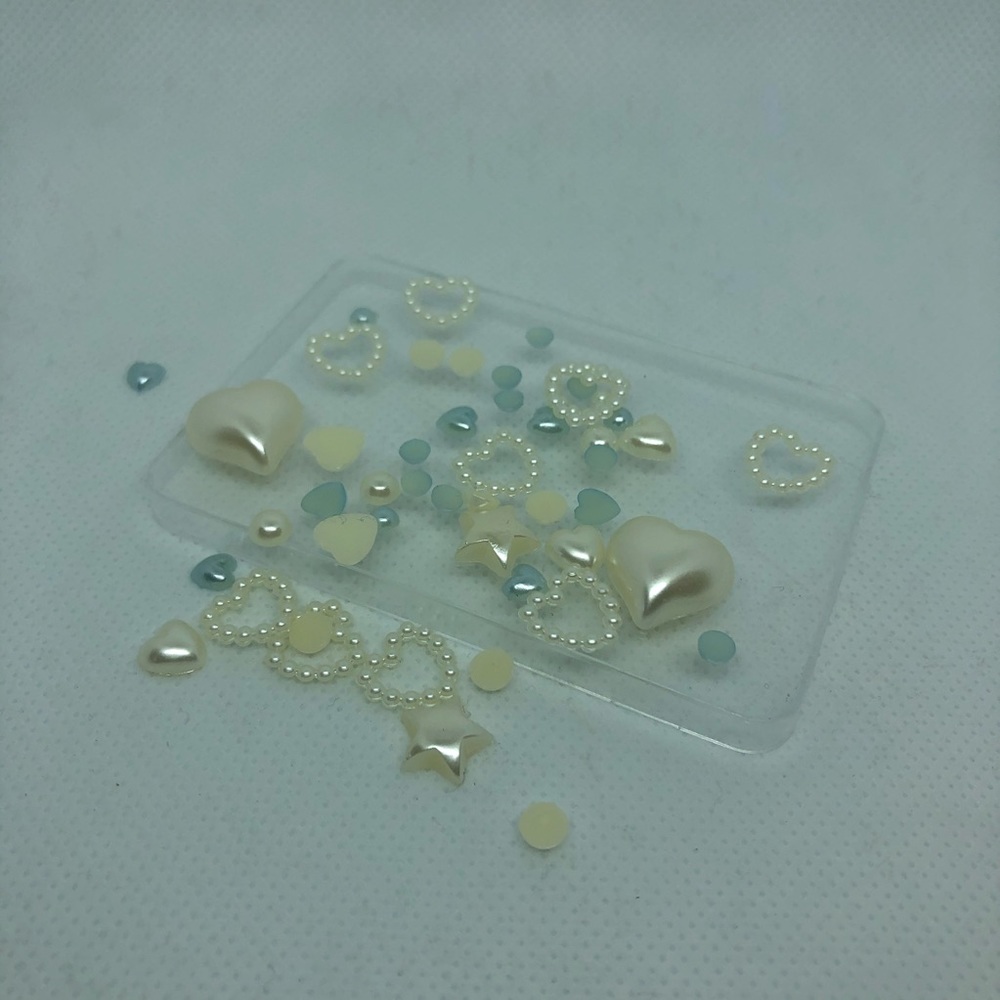 Hello Kitty Decoden and rhinestones craft set